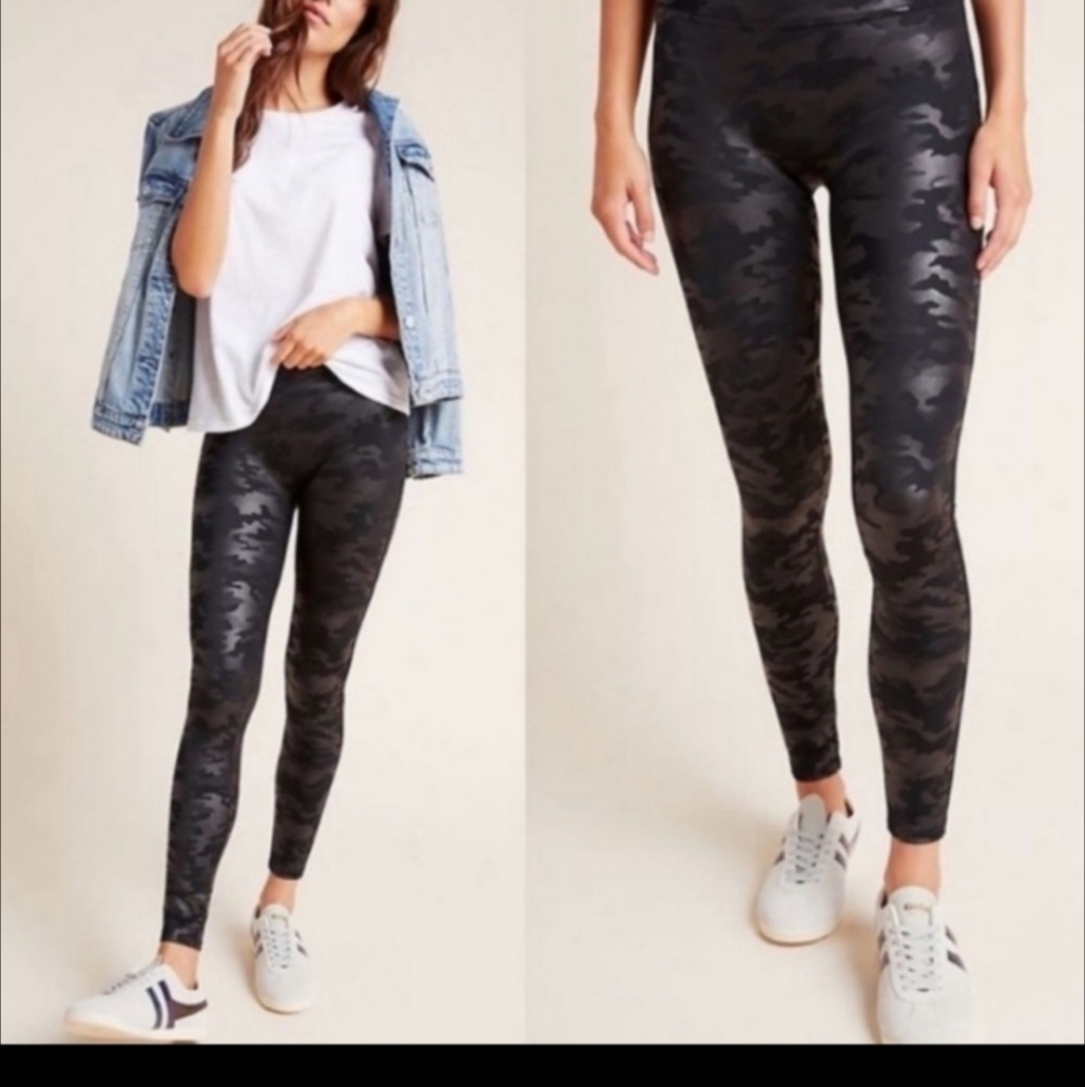 Spanx Camo High Gloss Stretch Leggings Small